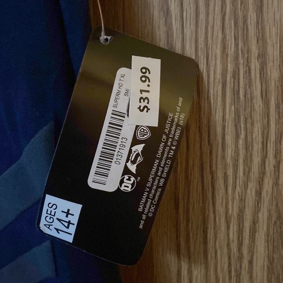 Superman Shirt with Cape - Batman vs Superman - Picture 3 of 10